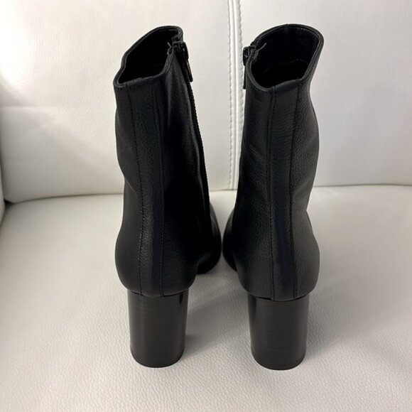 New in Box Coach and Four Silla Bootie in Black size 8 - Picture 5 of 8